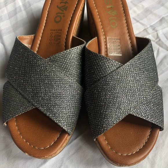 LIKE NEW Stylo Glitter Wedges - Picture 3 of 4